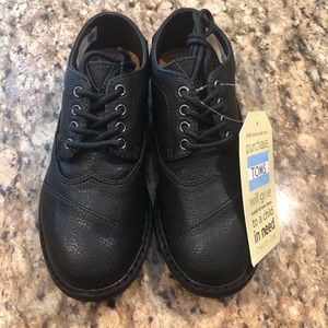 BNIB Toms Brogue black synthetic leather shoes